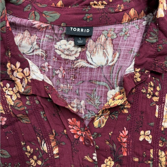 Torrid Red Floral Notched Collar Blouse - Picture 3 of 3
